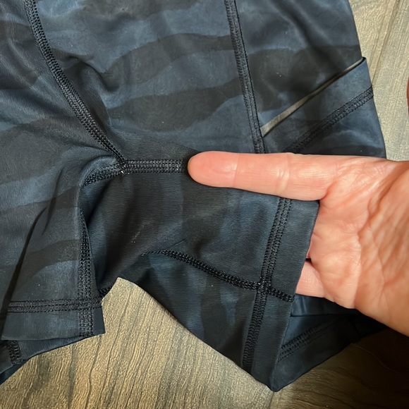 Lululemon shorts size 6 - Picture 8 of 10